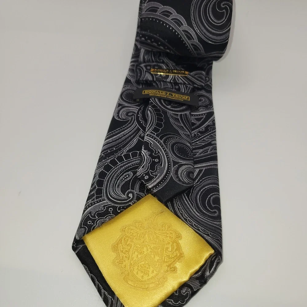 Donald J Trump Signature Collection Silk Paisley Tie Black Grey Gold Crest 60in